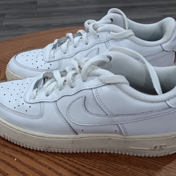 Nike Air Force 1 low rise / Size 6Y fits Woman Size 8 / White - Picture 2 of 8